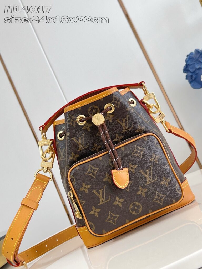 Borsa a secchiello Monogramma di Lusso con tracolla in pelle e dettagli dorati.