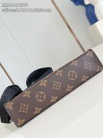 Borsa designer monogramma, elegante, con cinghie regolabili, stile moderno e pratico.