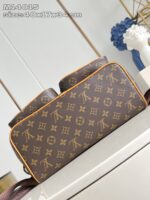 Borsa di lusso monogrammata con dettagli arancioni, eleganza e stile sofisticato.