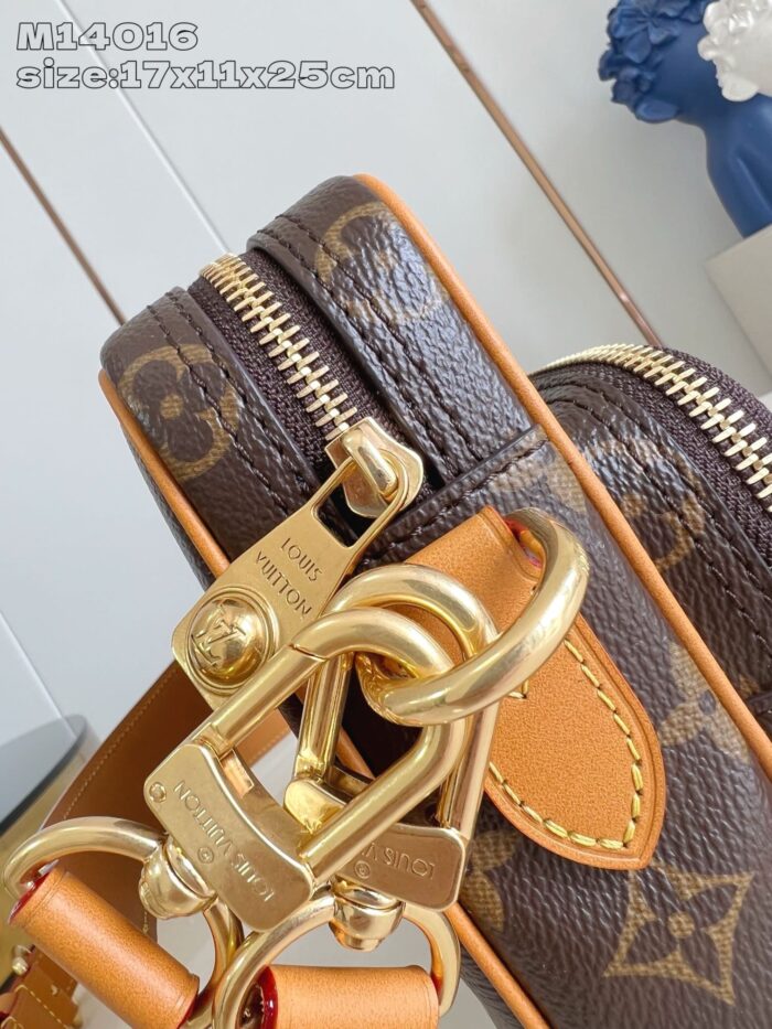 Borsa Louis Vuitton Monogram in pelle con dettagli dorati, elegante e spaziosa per ogni occasione.