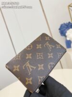 Portafoglio Louis Vuitton Monogram Marrone, elegante, con zip e dettagli di lusso.