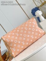 Borsa donna rosa pesca elegante con logo bianco, ampia e moderna, ideale per ogni occasione.