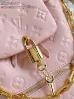 Borsa Louis Vuitton rosa in pelle con catena e lucchetto oro, eleganza e stile sofisticato.