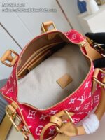 Borsa Louis Vuitton rossa con monogramma, dettagli in pelle e interno beige elegante.
