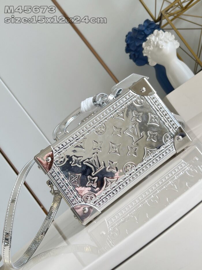 Borsa moderna in Argento con dettagli in Oro Rosa e design elegante.