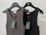 Tank tops eleganti nero e grigio con logo Chanel e Saint Laurent, perfetti per ogni stile.