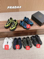 Scarpe sportive di lusso minimaliste in colori vivaci e neutri su supporto in legno elegante.