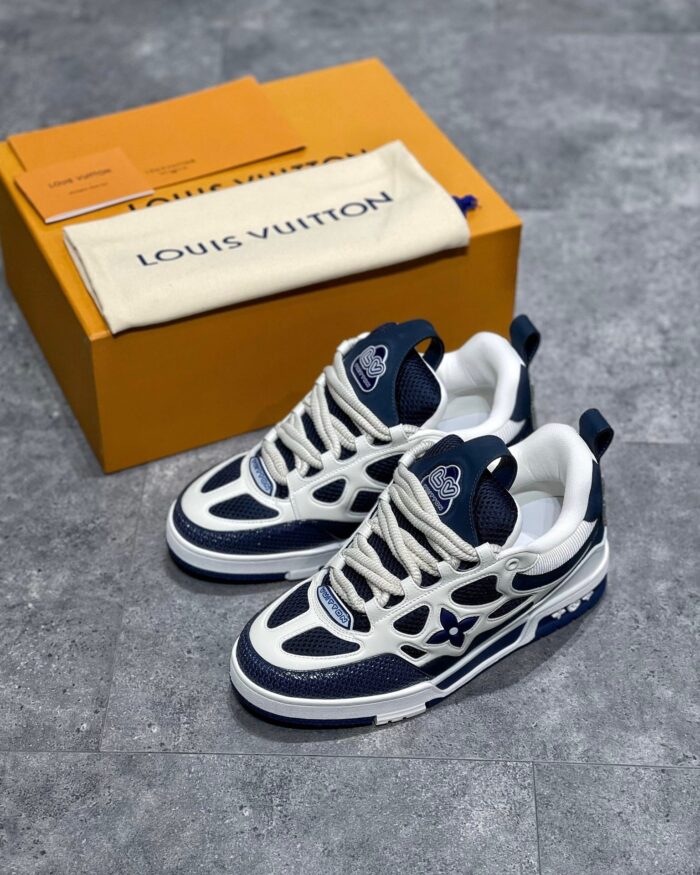 Sneakers di lusso Louis Vuitton Navy e Bianco, stile moderno e design elegante.