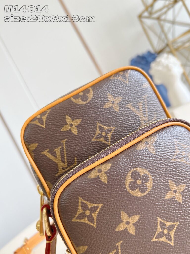 Borsa di lusso monogramma in pelle, elegante, compatta e versatile per ogni occasione.