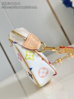 Borsa Louis Vuitton colorata, elegante e trendy con monogramma e dettagli in oro.