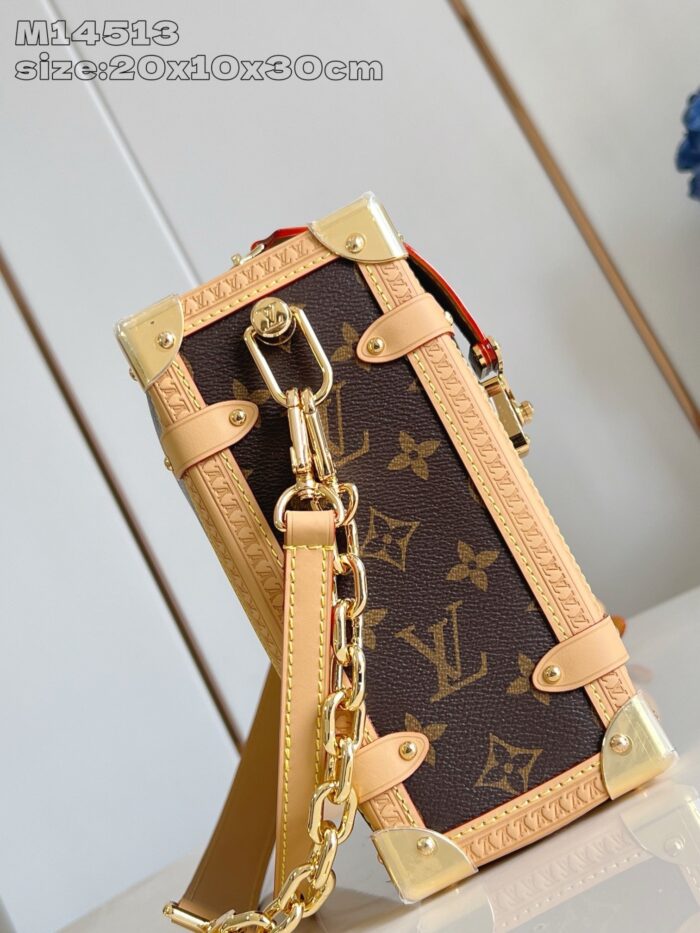 Borsa di lusso in pelle marrone e beige con dettagli oro e tracolla removibile elegante.