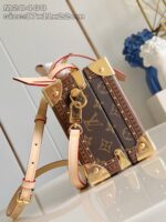 Borsa vintage di lusso con monogramma, dettagli in oro e tracolla removibile per ogni occasione.