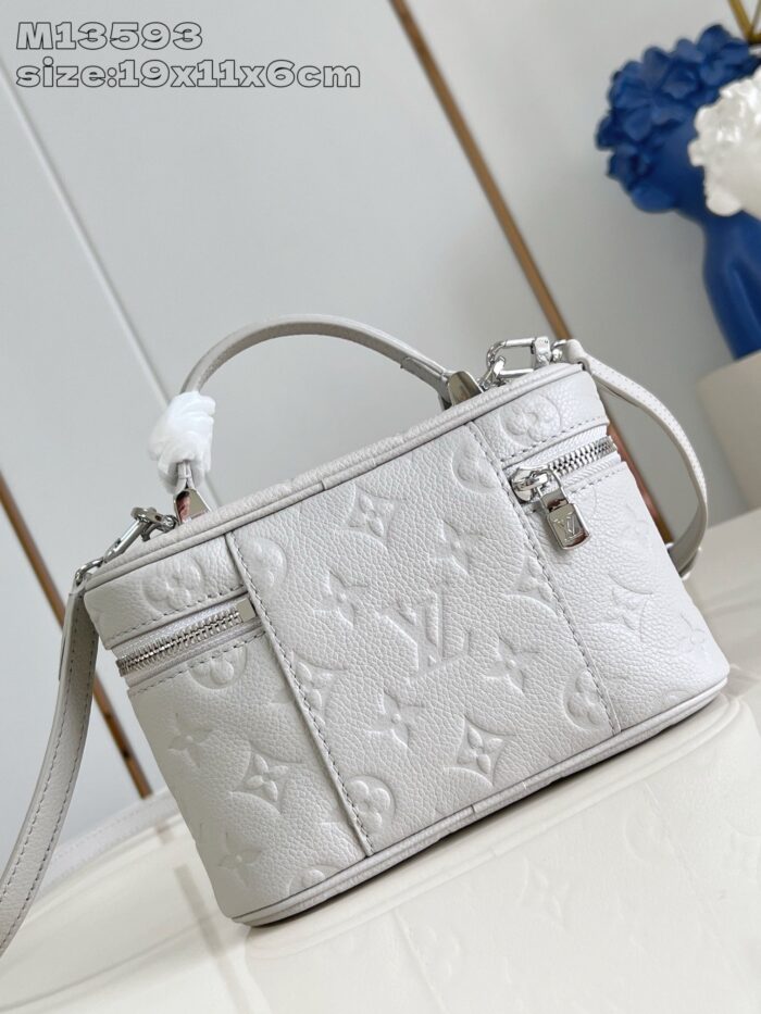 Borsa elegante grigia in pelle embossata con manico corto e tracolla removibile.