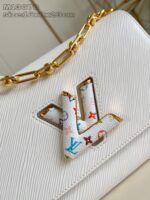 Borsa Louis Vuitton bianca con logo colorato e catena dorata, elegante e di alta qualità.