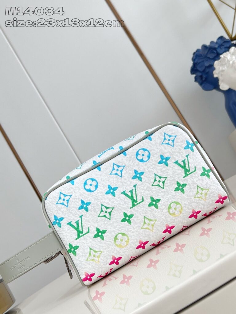 Borsa bianca di lusso con motivi colorati e dettagli eleganti, stile moderno e raffinato.