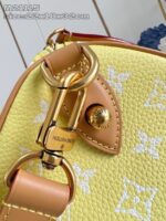 Borsa gialla di lusso con hardware in oro e design moderno, perfetta per ogni occasione.