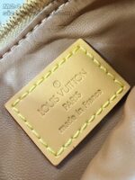 Etichetta Louis Vuitton autentica, realizzata in Francia, simbolo di lusso e qualità artigianale.
