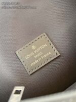 Dettaglio interno della borsa Louis Vuitton autentica, made in France, con logo in pelle e dettagli eleganti.