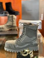 Stivale grigio da outdoor moderno con suola antiscivolo, perfetto per urbano e avventure.