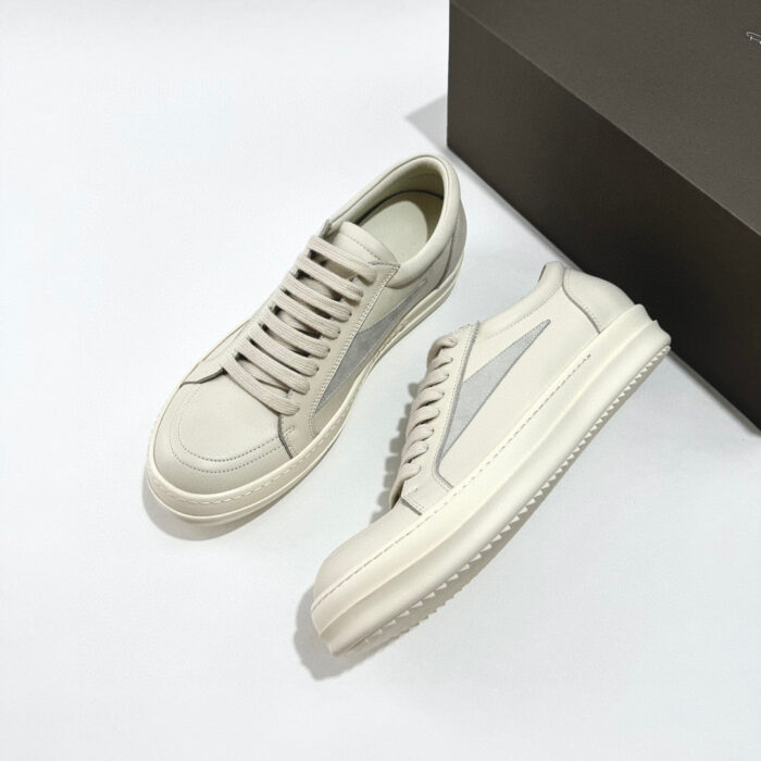 Scarpe minimaliste beige in pelle con design moderno e elegante, perfette per ogni stile.