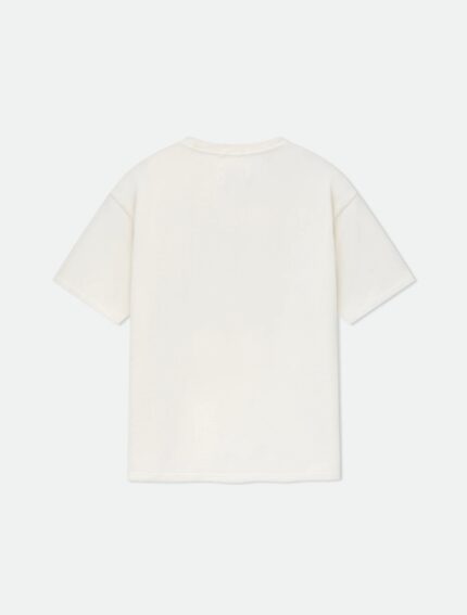 Maglietta cream minimalista senza stampa, stile casual e versatile, comoda e facile da abbinare.