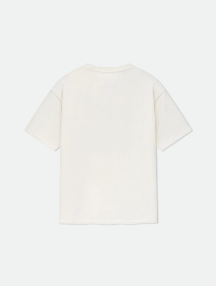 Maglietta cream minimalista senza stampa, stile casual e versatile, comoda e facile da abbinare.
