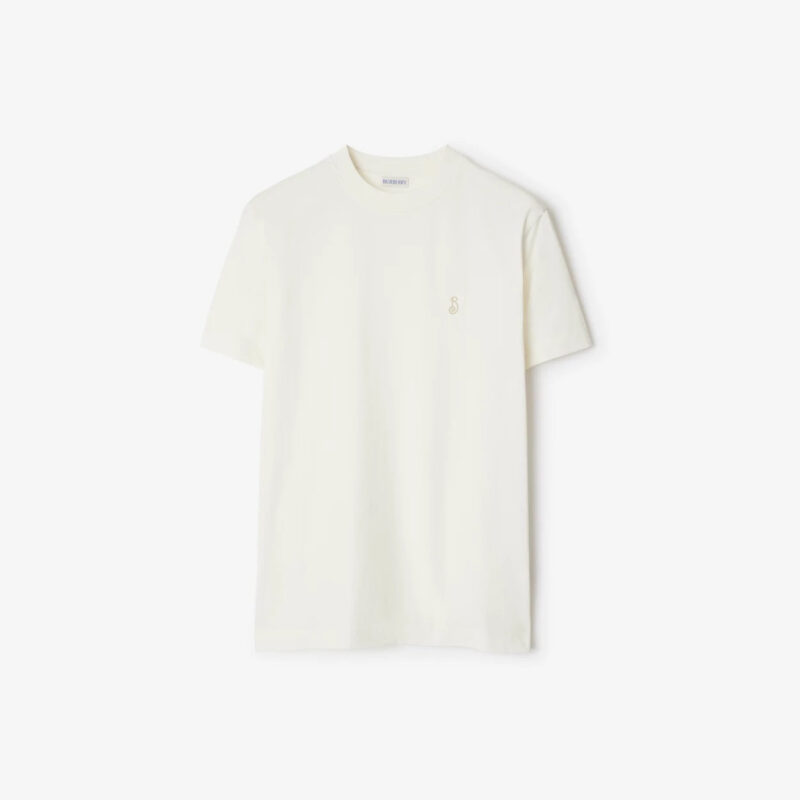 T-shirt beige minimalista con ricamo sul cuore, perfetta per look casual ed eleganti.