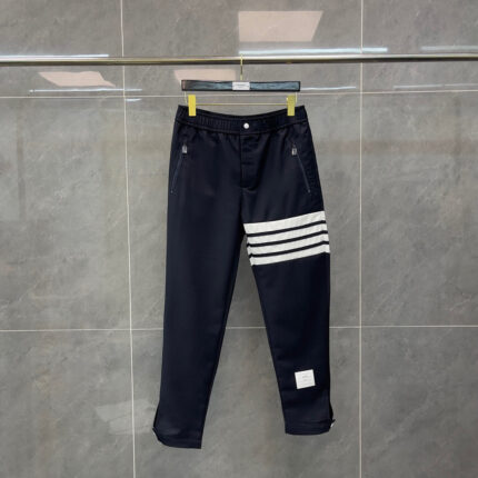 Pantaloni navy con strisce bianche, stile sportivo e moderno, comfort e stile sofisticato.