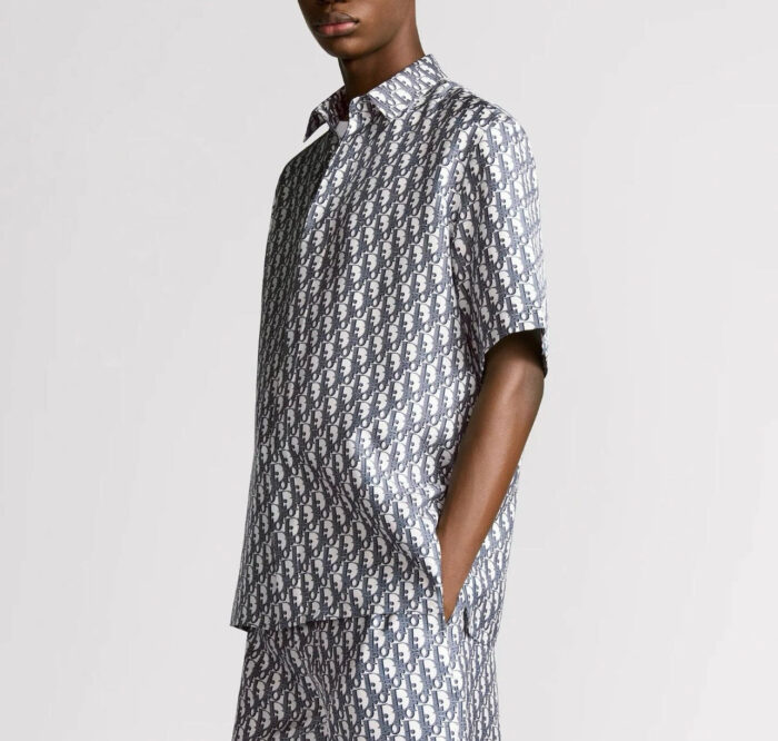stile estivo uomo con camicia e shorts a pattern moderno, moda casual e raffinata