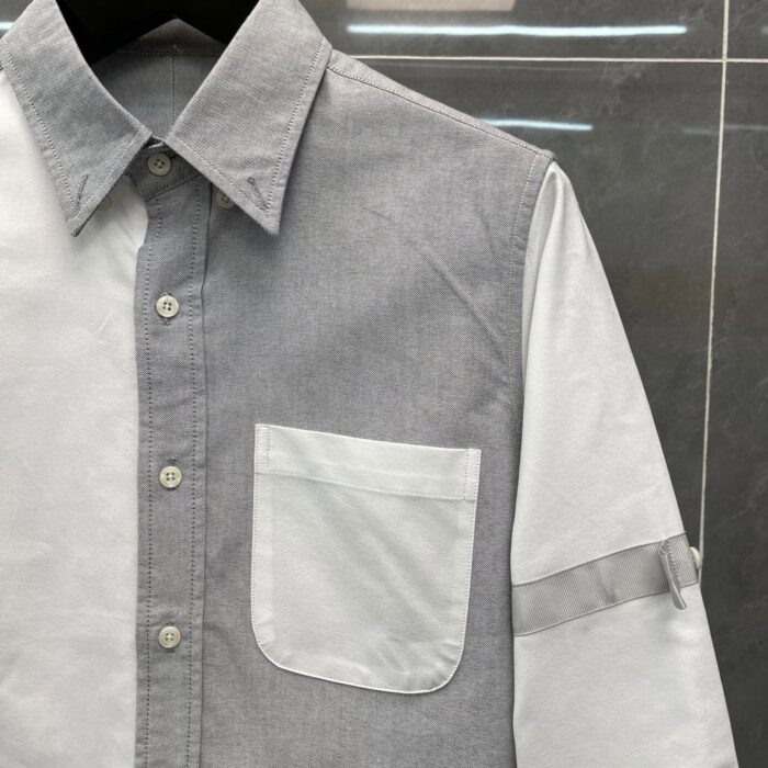 Camicia moderna due tonalità con collo classico, dettagli eleganti e design contemporaneo.