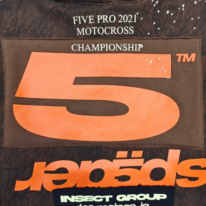 T-shirt motocross 2021 campionato con numero 5 e design con sponsor e grafica colorata.