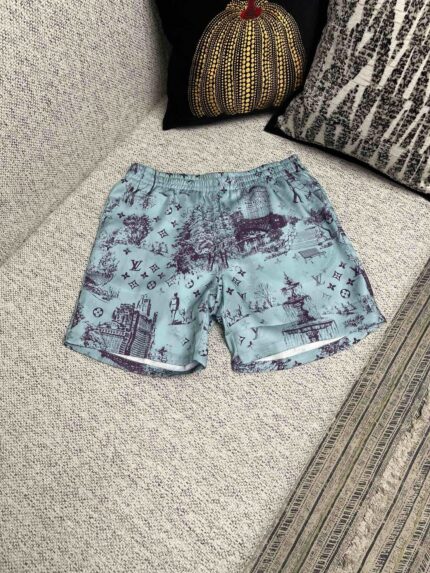 Pantaloncini estivi azzurri con motivi nautici e architettonici, stile casual e originale.