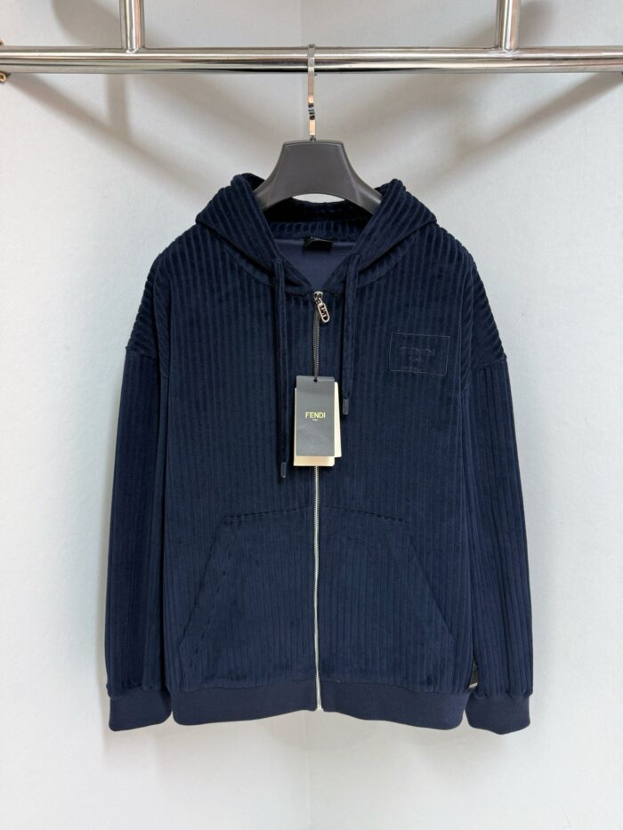 Felpa blu navy in corduroy con cerniera, tasche e cappuccio, perfetta per uno stile casual.