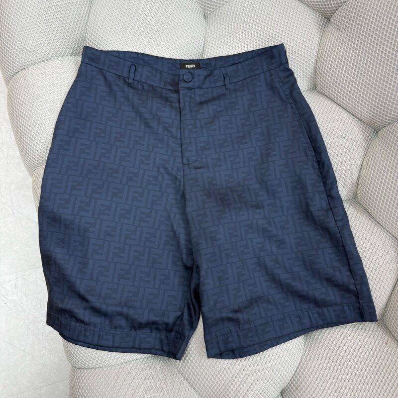 Shorts donna navy blu con motivo geometrico elegante e taglio pratico.