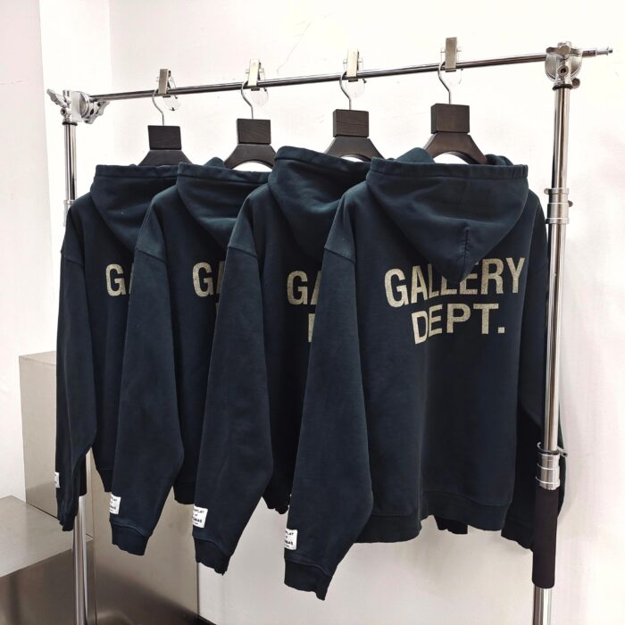 Felpe navy blue GALLERY DEPT. in esposizione, stile streetwear sofisticato e alla moda