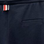 Pantaloni jogger navy casual, elastico in vita, tasca posteriore semplice, stile comodo e versatile.