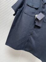 Camicia manica corta blu navy con tasche e dettagli casual, nuova e di tendenza.