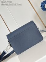 Borsa donna compatta navy elegante, tracolla regolabile e rimovibile, design minimalista e raffinato.