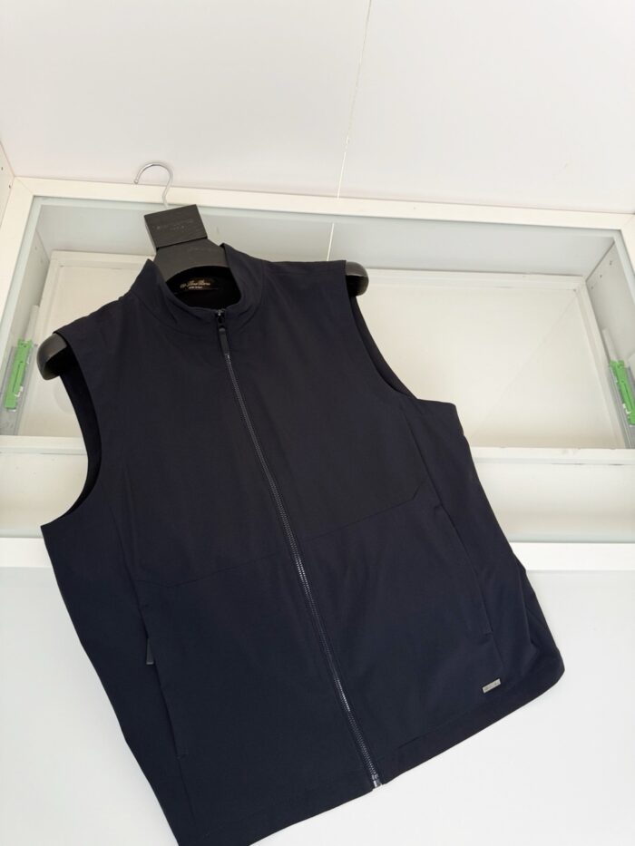 Gilet senza maniche navy da uomo, stile moderno e versatile, perfetto per ogni occasione.