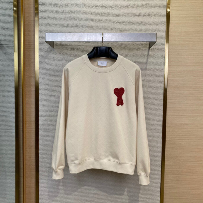 Maglione beige casual con fiocco rosso, comodo, versatile, ideale per look informali e trendy.