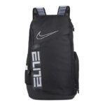 Zaino Nike Elite Nero con logo riflettente, ampia compatibilità sportiva e stile moderno.