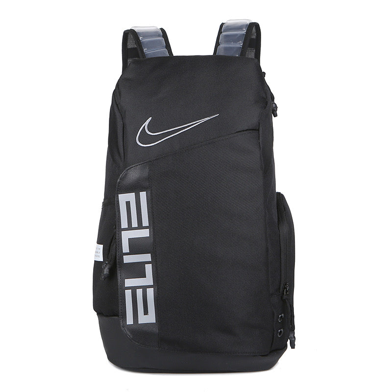 Zaino Nike Elite nero con comparti, logo riflettente e design sportivo e resistente.