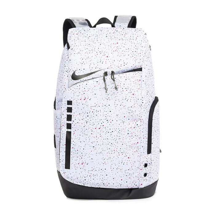 Zaino Nike colorato, moderno e resistente, perfetto per studenti e avventure quotidiane.