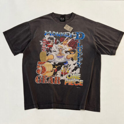 T-shirt nero One Piece con Monkey D. Luffy Gear 5, design colorato e energico, perfetto per i fan.