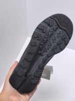 Suola robusta da outdoor con trazione, ideale per trail e attività allaperto.