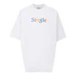T-shirt oversized bianco con scritta colorata Single, stile casual e divertente.