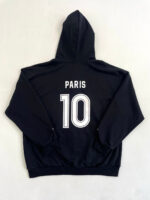 Felpa nera con scritta Paris e numero 10, stile sportivo e casual, moda urbana moderna.