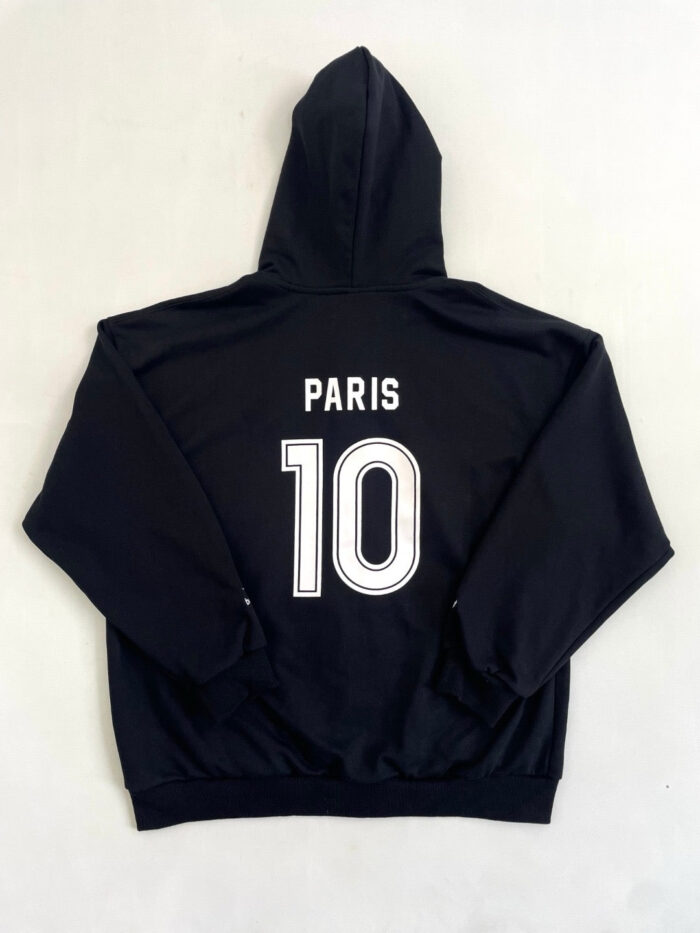 Felpa nera con scritta Paris e numero 10, stile sportivo e casual, moda urbana moderna.
