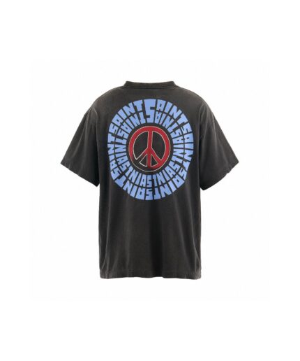 Maglietta nera con simbolo di pace e scritta SAINTS in blu, stile urbano e moderno.