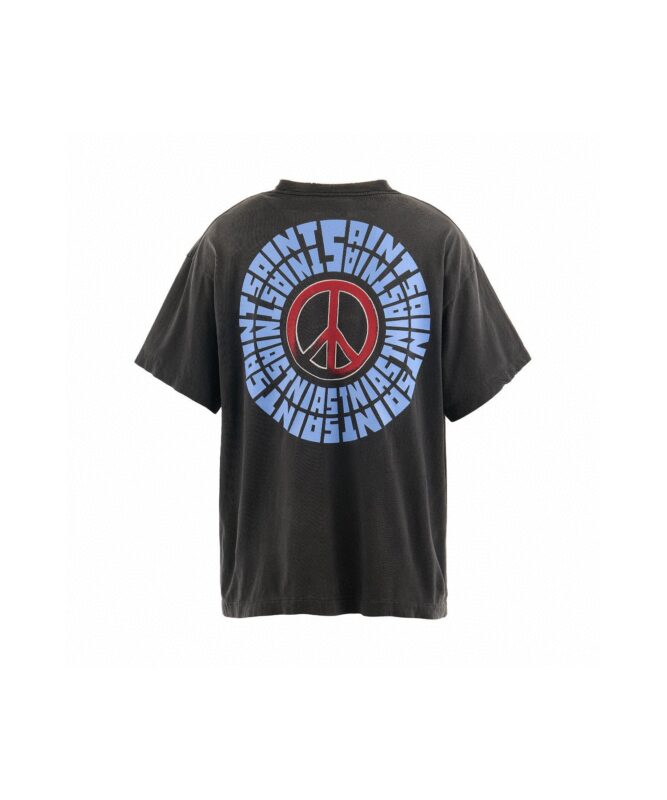Maglietta nera con simbolo di pace e scritta SAINTS in blu, stile urbano e moderno.